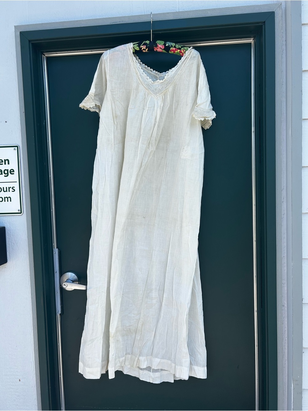 Vintage 1900-1905 Edwardian Ivory Cotton Nightgown with Lace Trim